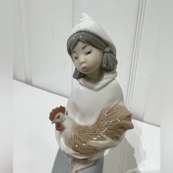 Lladro Shepherdess with Rooster   Figurine -  Retired piece by Juan Huerta - Picture 11 of 13